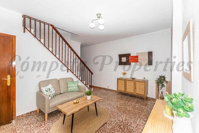 4 slaapkamer Huis te huur in Sayalonga - € 1.100 (Ref: 9911802)