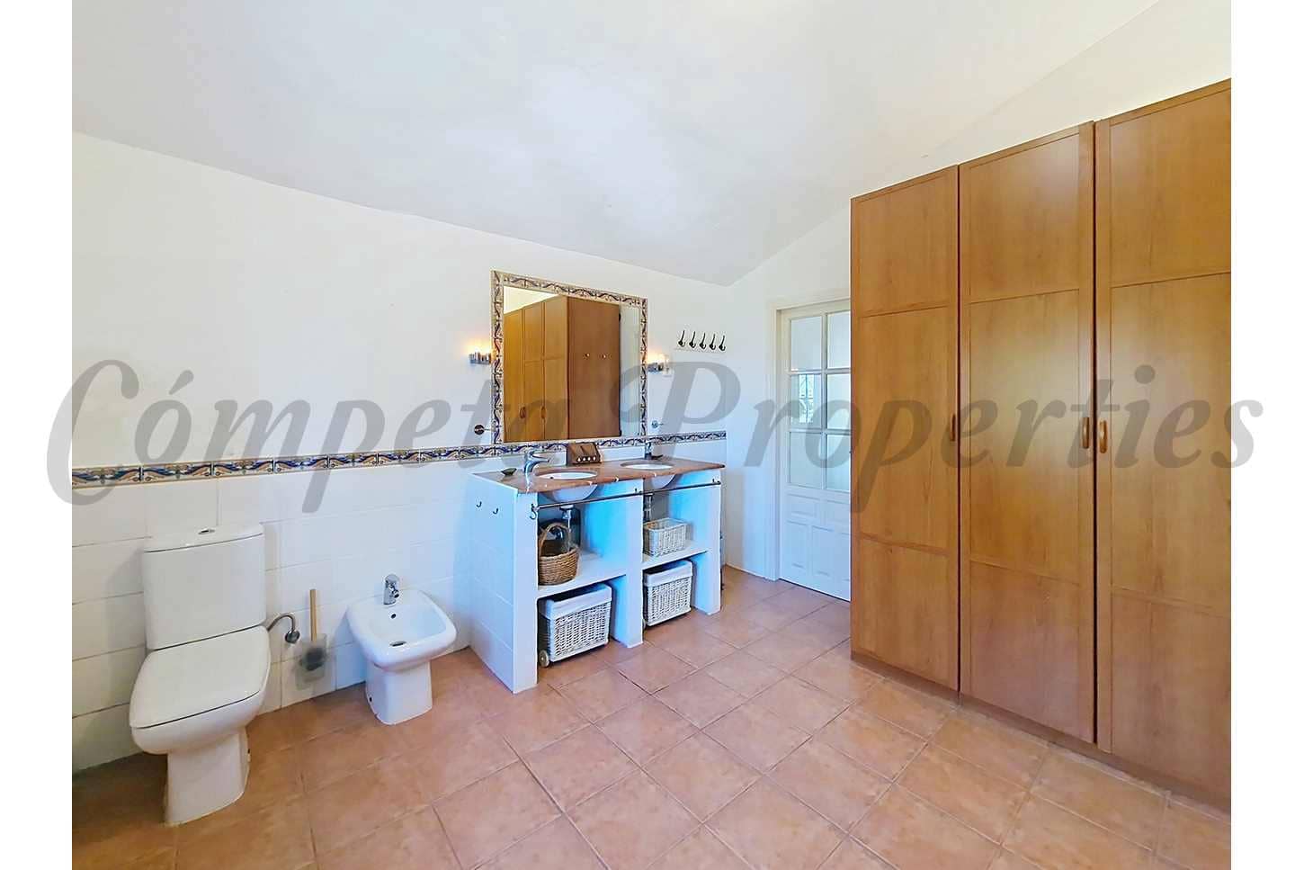 4 chambre Villa/Maison à vendre à Velez-Malaga avec piscine garage - 635 000 € (Ref: 9914909)
