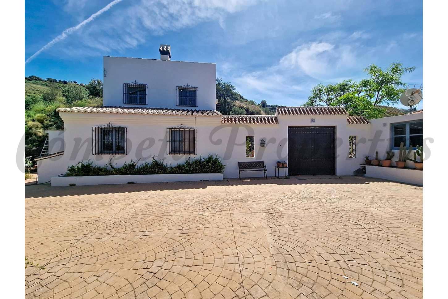 4 chambre Villa/Maison à vendre à Velez-Malaga avec piscine garage - 635 000 € (Ref: 9914909)