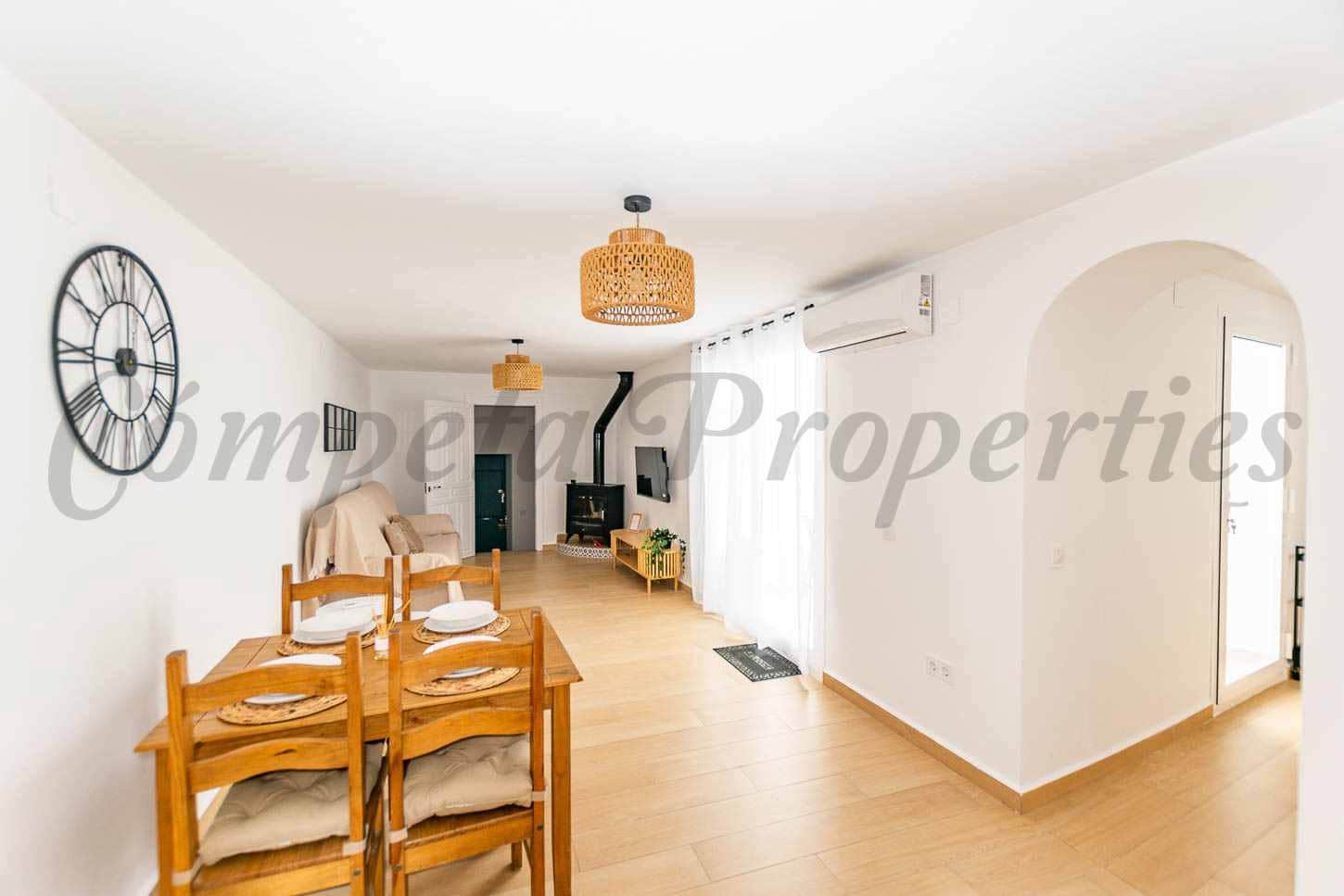 2 bedroom Townhouse for rent in Canillas de Albaida with pool - € 750 (Ref: 9919052)