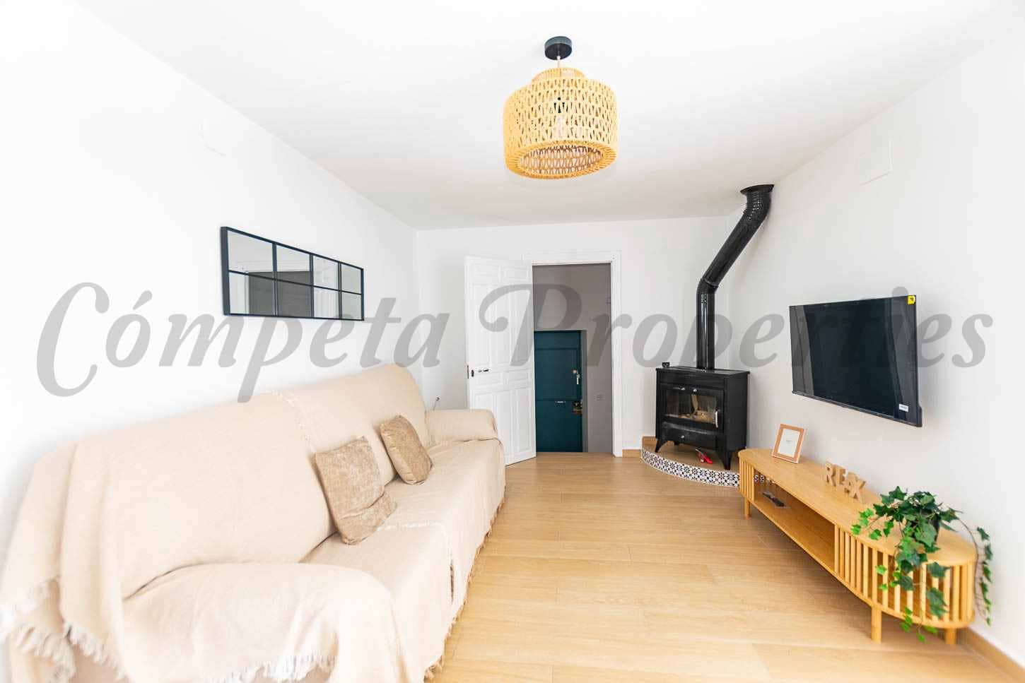 2 bedroom Townhouse for rent in Canillas de Albaida with pool - € 750 (Ref: 9919052)