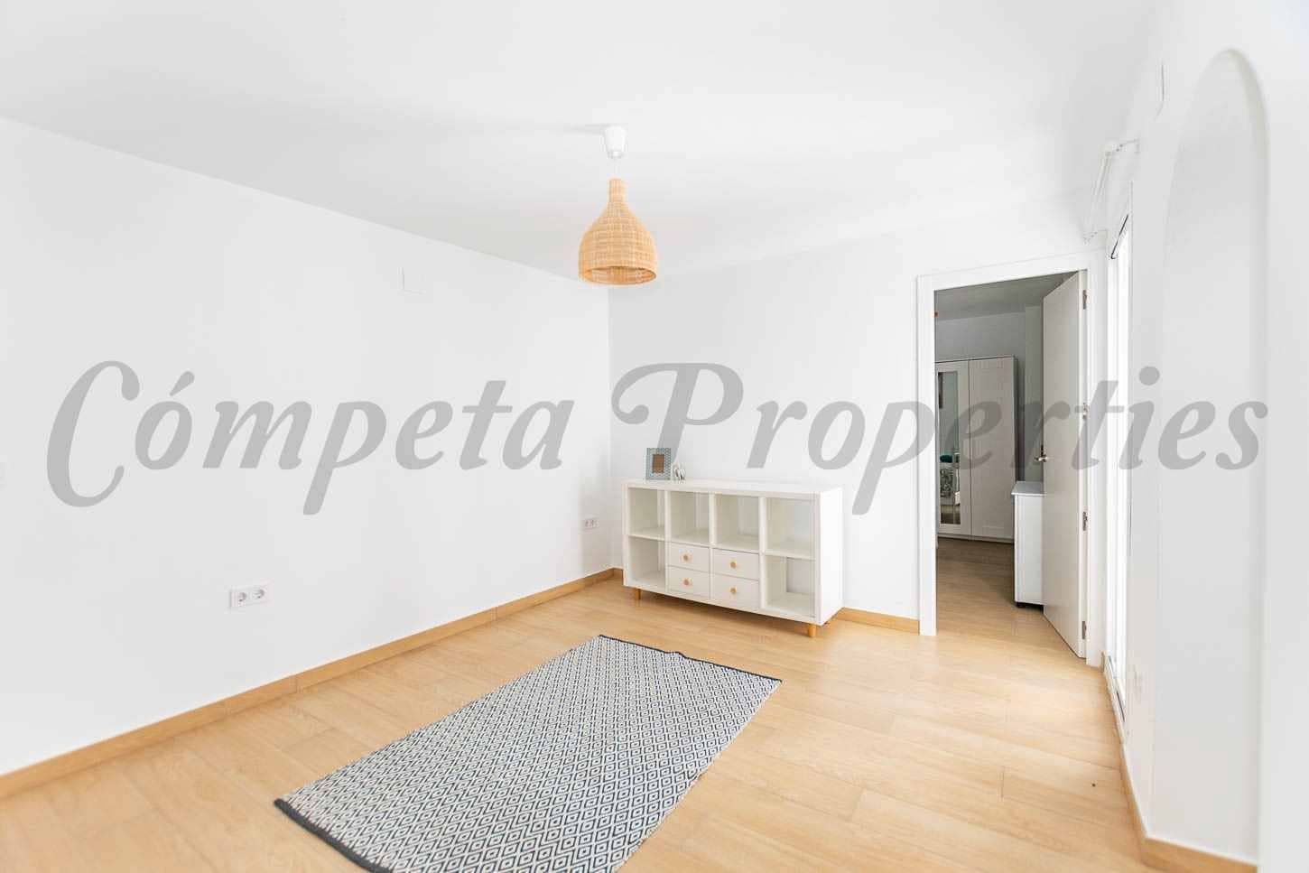 2 bedroom Townhouse for rent in Canillas de Albaida with pool - € 750 (Ref: 9919052)