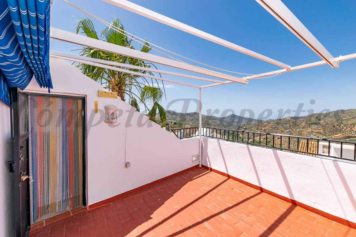 2 bedroom Townhouse for rent in Canillas de Albaida with pool - € 750 (Ref: 9919052)
