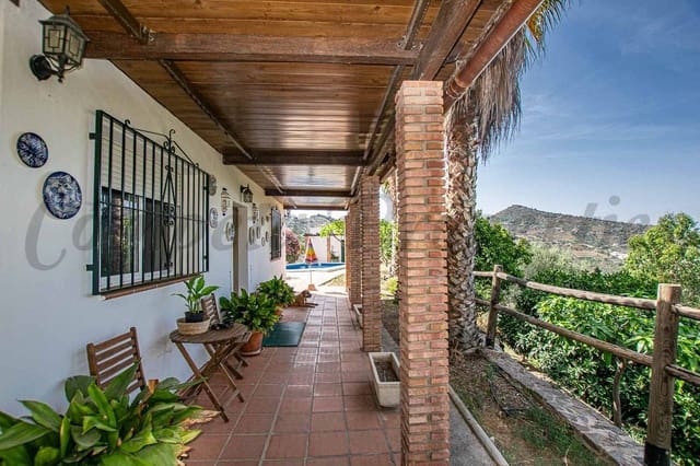 3 soveværelse Villa til salg i Sayalonga med swimmingpool - € 365.000 (Ref: 9921034)
