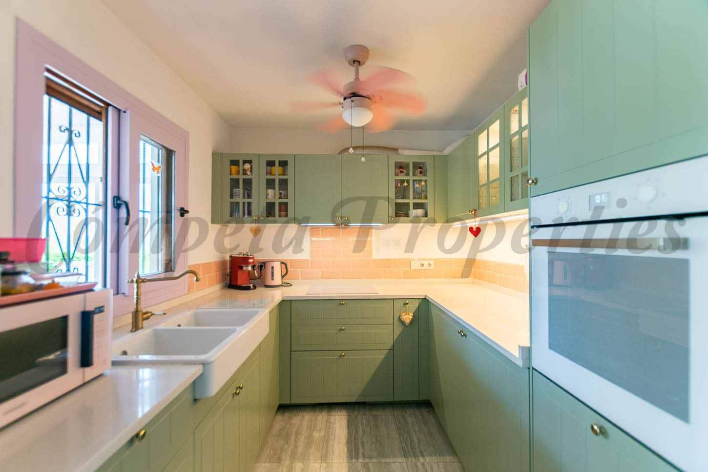 3 makuuhuone Huvila myytävänä paikassa Torrox mukana uima-altaan - 475 000 € (Ref: 9921331)