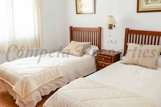 4 soverom Villa til salgs i Cómpeta med garasje - € 380 000 (Ref: 9922668)