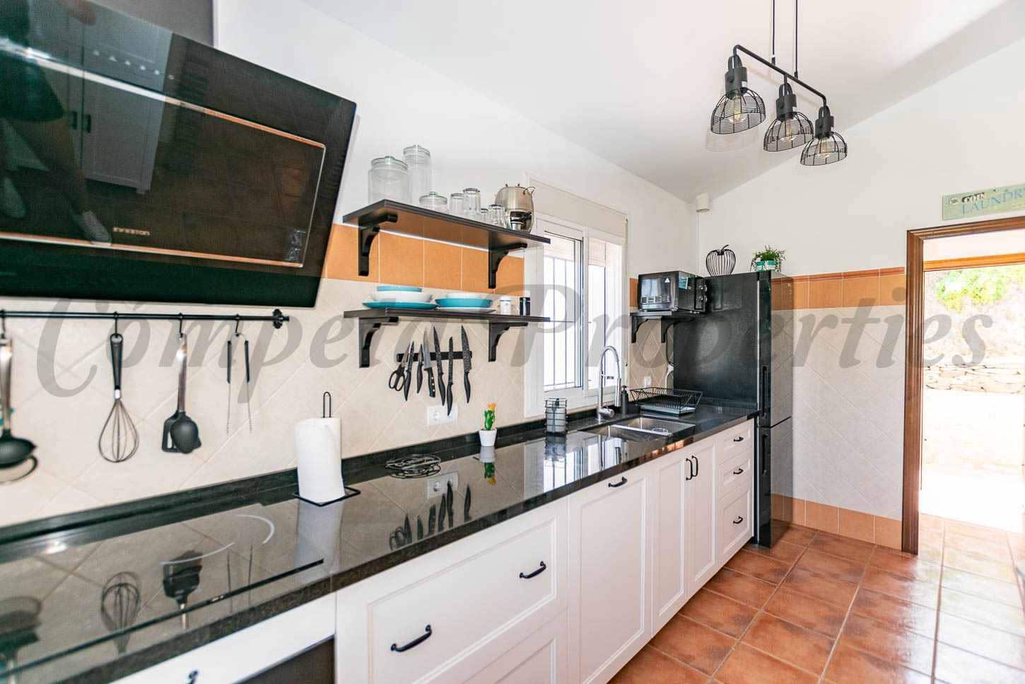 3 quarto Moradia para arrendar em Competa com piscina garagem - 2 250 € (Ref: 9935264)