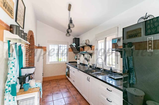 3 quarto Moradia para arrendar em Cómpeta com piscina garagem - 2 250 € (Ref: 9935264)