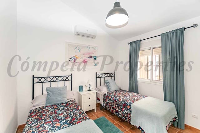 3 quarto Moradia para arrendar em Cómpeta com piscina garagem - 2 250 € (Ref: 9935264)
