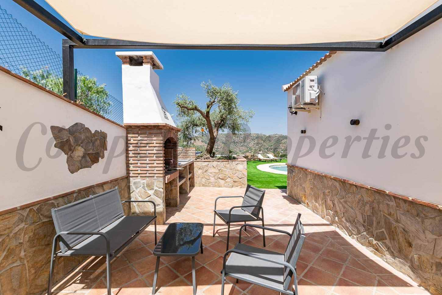 3 quarto Moradia para arrendar em Competa com piscina garagem - 2 250 € (Ref: 9935264)