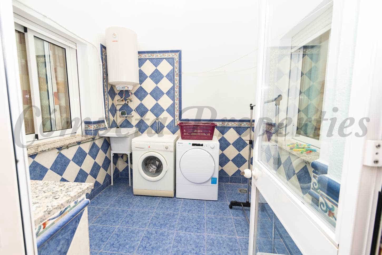3 soveværelse Lejlighed til leje i Torrox - € 850 (Ref: 9948804)