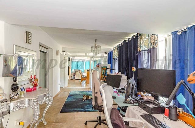 3 quarto Moradia para venda em Arenas com piscina garagem - 439 000 € (Ref: 9953311)