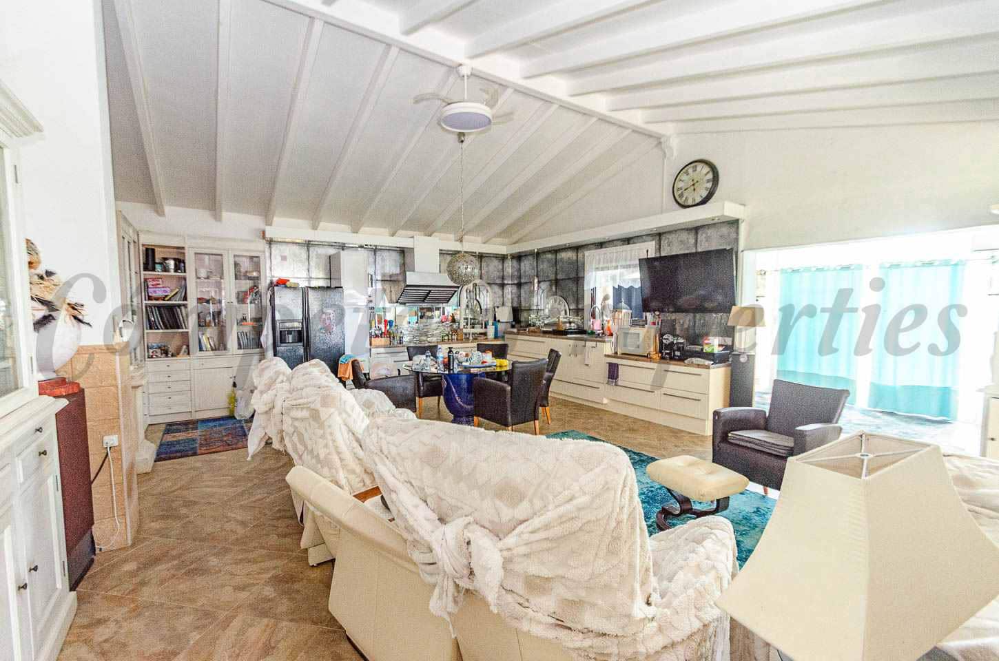 3 quarto Moradia para venda em Arenas com piscina garagem - 439 000 € (Ref: 9953311)