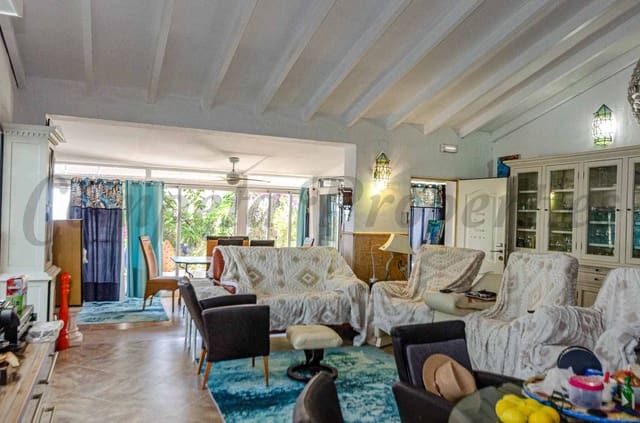 3 quarto Moradia para venda em Arenas com piscina garagem - 439 000 € (Ref: 9953311)