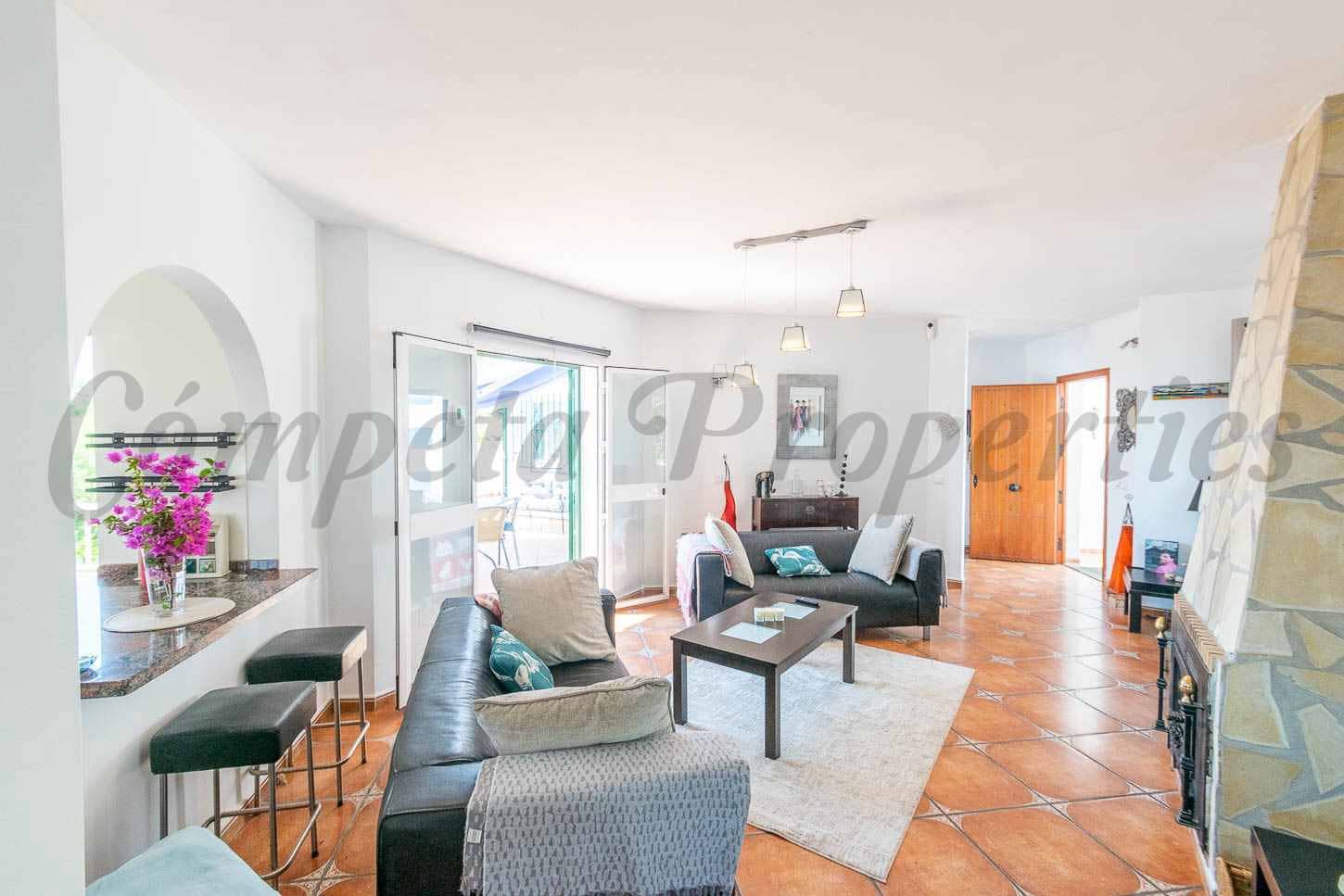5 makuuhuone Maalaistalo myytävänä paikassa Torrox mukana uima-altaan 
autotalli - 595 000 € (Ref: 9956016)