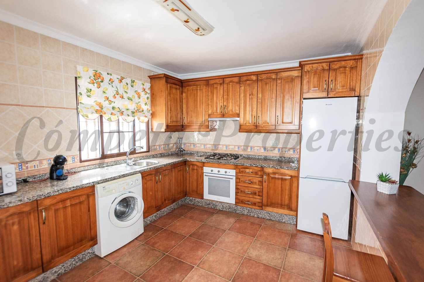2 soverom Leilighet til leie i Nerja - € 850 (Ref: 9969059)