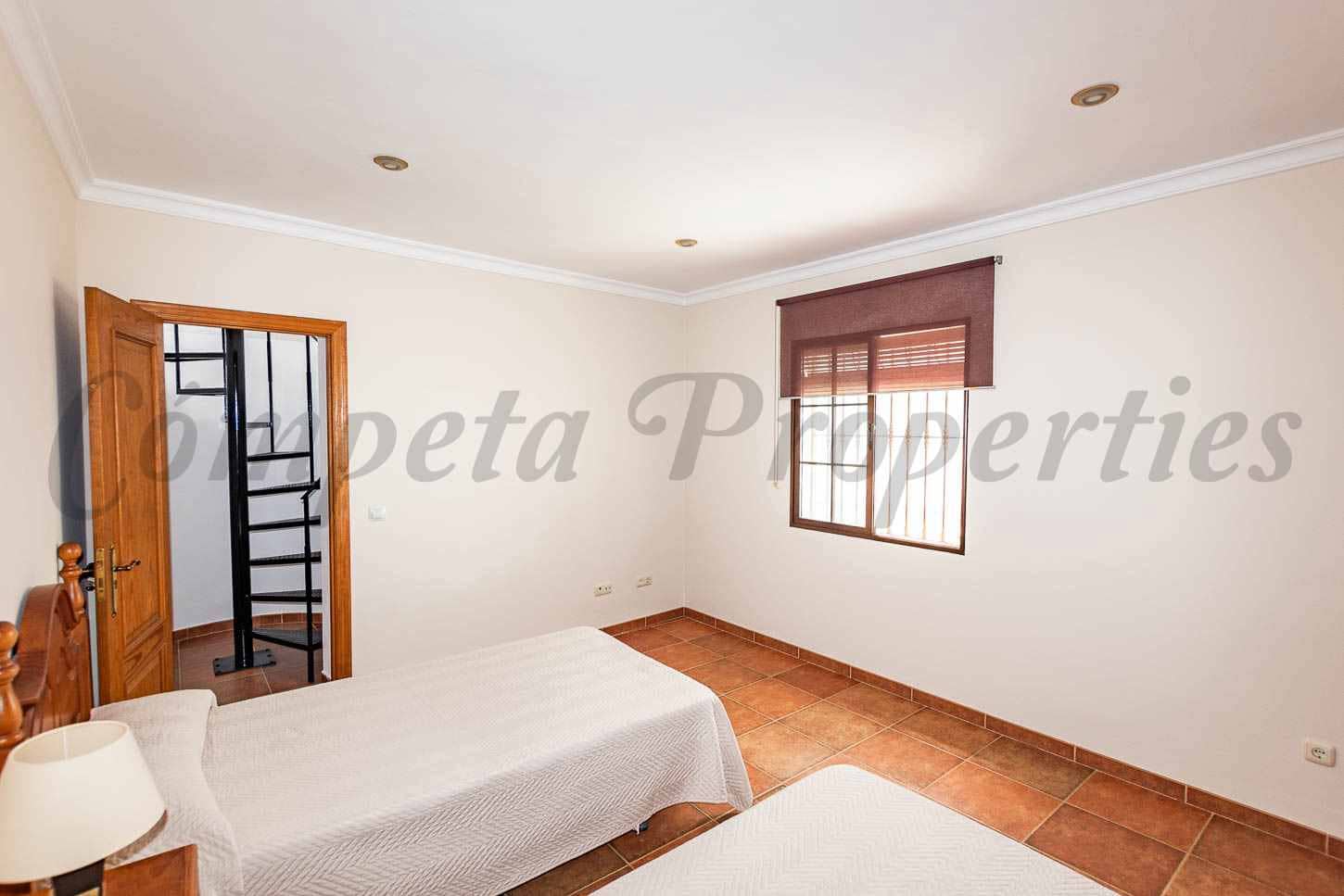 2 soverom Leilighet til leie i Nerja - € 850 (Ref: 9969059)