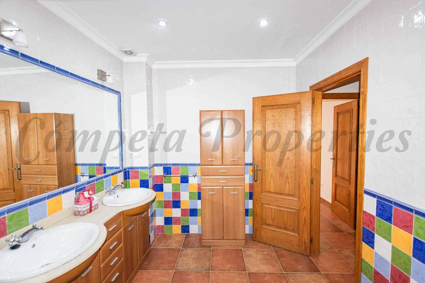 2 soverom Leilighet til leie i Nerja - € 850 (Ref: 9969059)