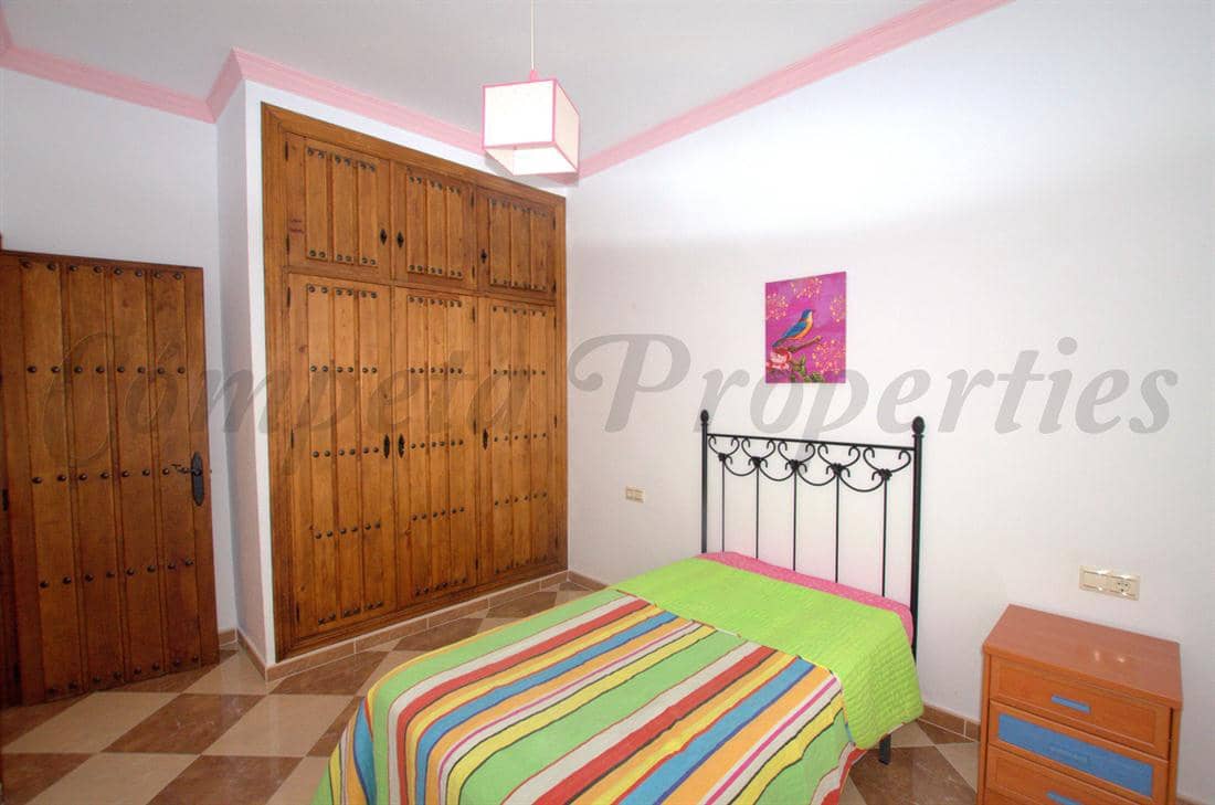 3 soveværelse Lejlighed til leje i Competa - € 1.000 (Ref: 9972275)