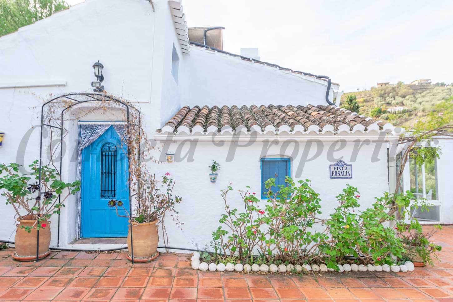 Finca/Casa Rural de 4 habitaciones en Cómpeta en venta con piscina - 549.000 € (Ref: 9973806)