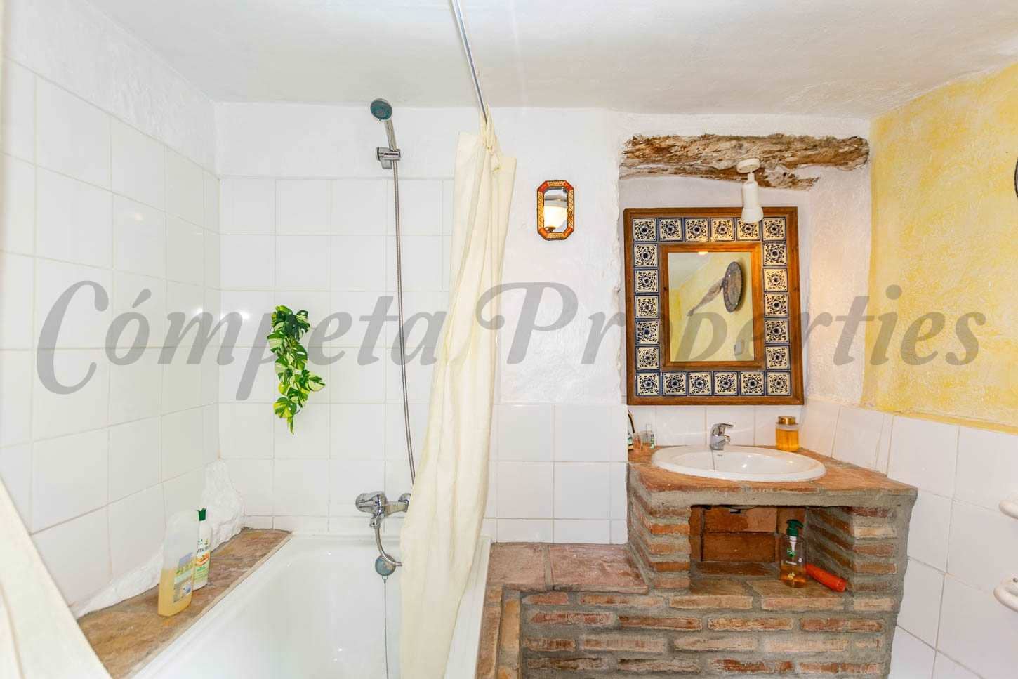 Finca/Casa Rural de 4 habitaciones en Cómpeta en venta con piscina - 549.000 € (Ref: 9973806)