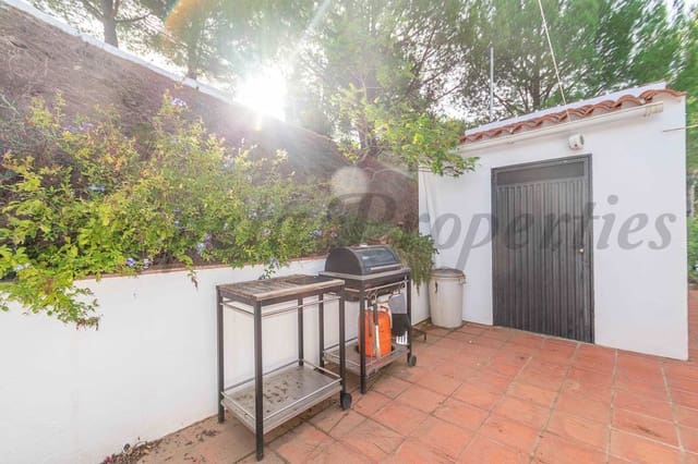 Finca/Casa Rural de 4 habitaciones en Cómpeta en venta con piscina - 549.000 € (Ref: 9973806)