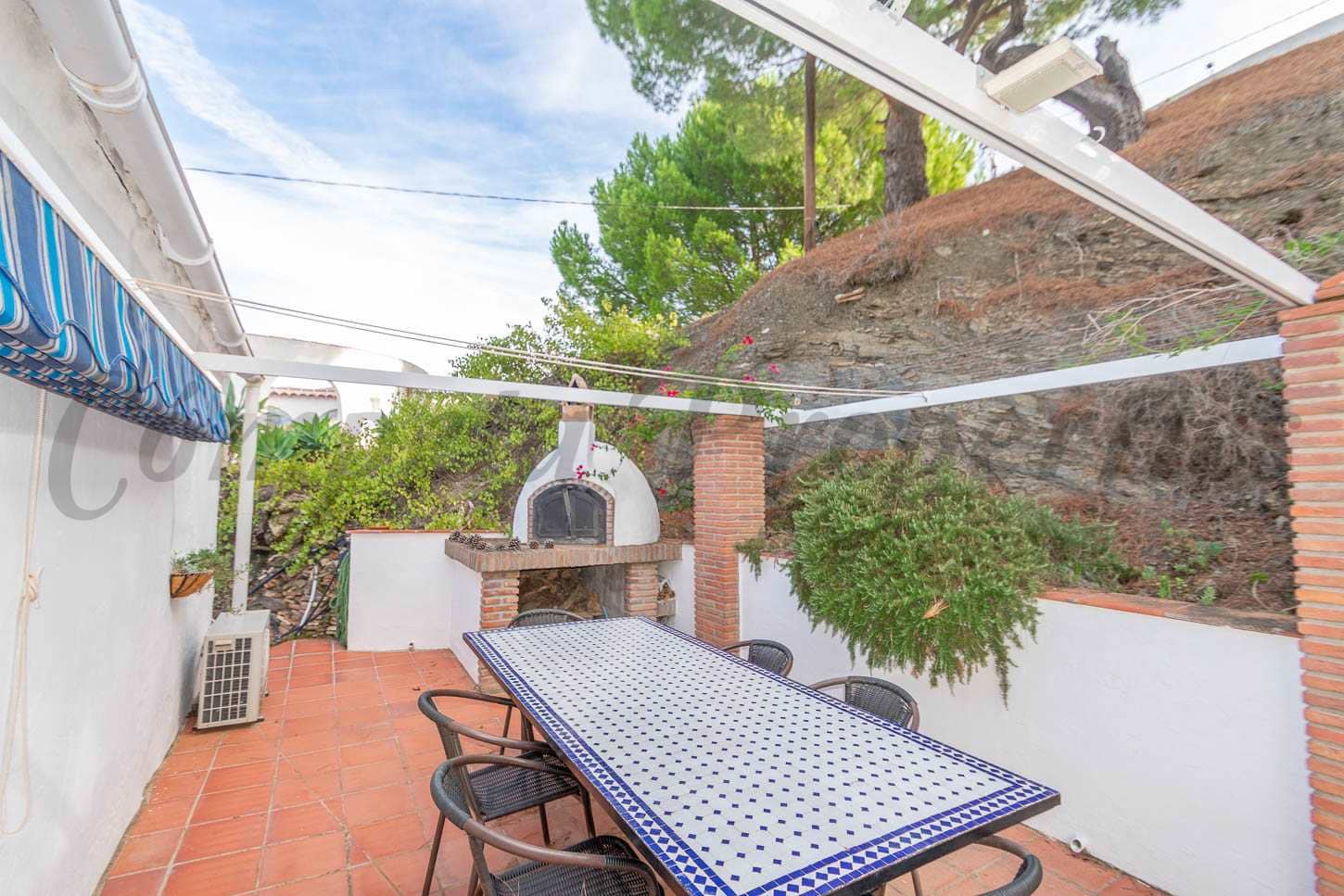 Finca/Casa Rural de 4 habitaciones en Cómpeta en venta con piscina - 549.000 € (Ref: 9973806)