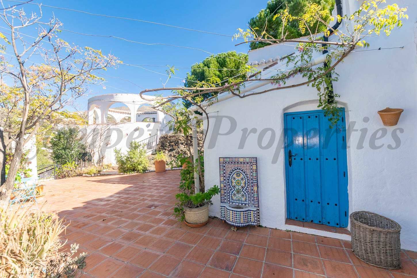 Finca/Casa Rural de 4 habitaciones en Cómpeta en venta con piscina - 549.000 € (Ref: 9973806)