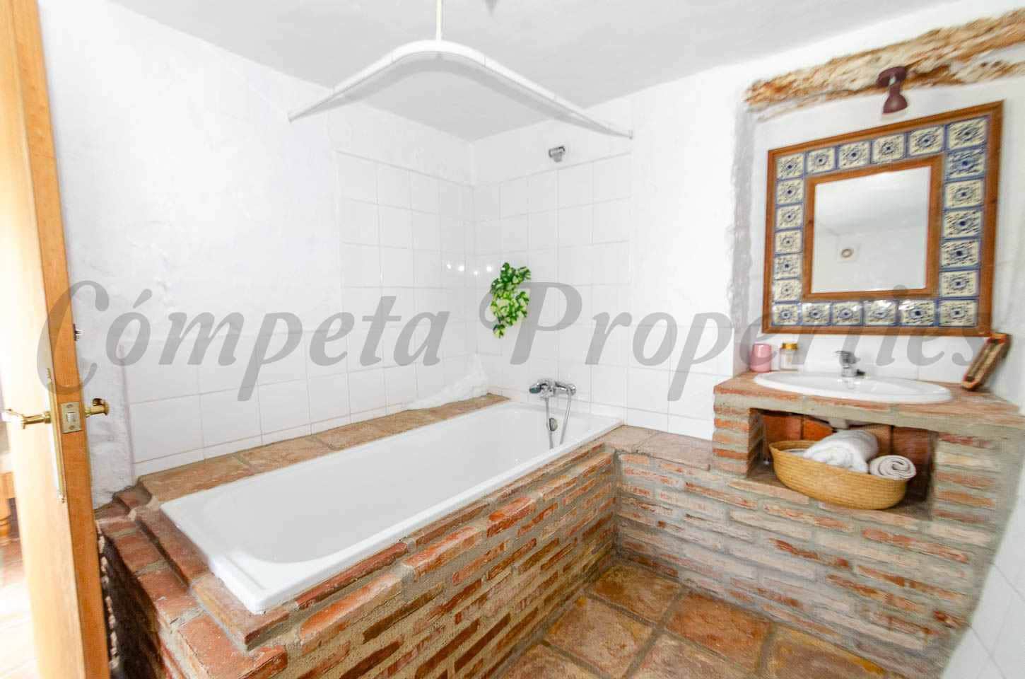 4 bedroom Finca/Country House for sale in Competa with pool - € 549,999 (Ref: 9973806)