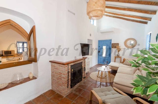 Finca/Casa Rural de 4 habitaciones en Cómpeta en venta con piscina - 549.999 € (Ref: 9973806)