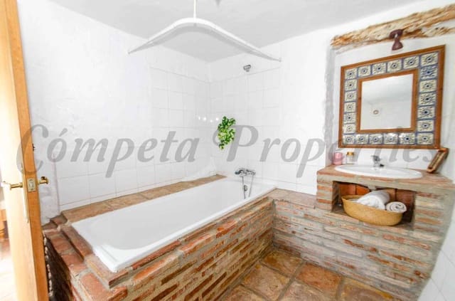 Finca/Casa Rural de 4 habitaciones en Cómpeta en venta con piscina - 549.999 € (Ref: 9973806)