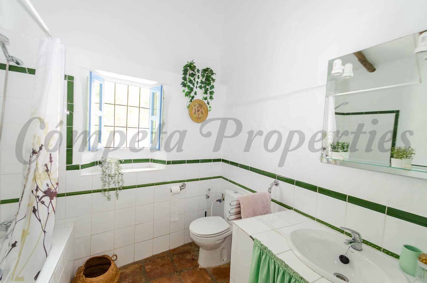 4 bedroom Finca/Country House for sale in Competa with pool - € 549,999 (Ref: 9973806)
