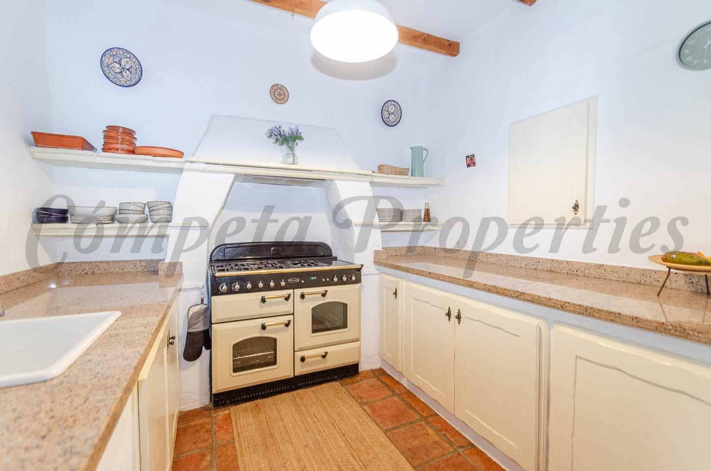 4 bedroom Finca/Country House for sale in Competa with pool - € 549,999 (Ref: 9973806)