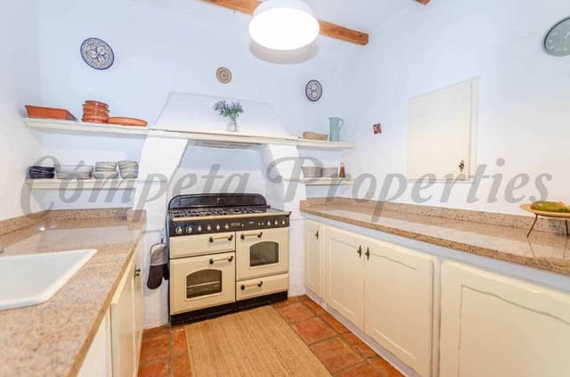 Finca/Casa Rural de 4 habitaciones en Cómpeta en venta con piscina - 549.999 € (Ref: 9973806)