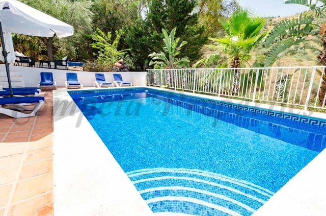 Finca/Casa Rural de 4 habitaciones en Cómpeta en venta con piscina - 549.999 € (Ref: 9973806)