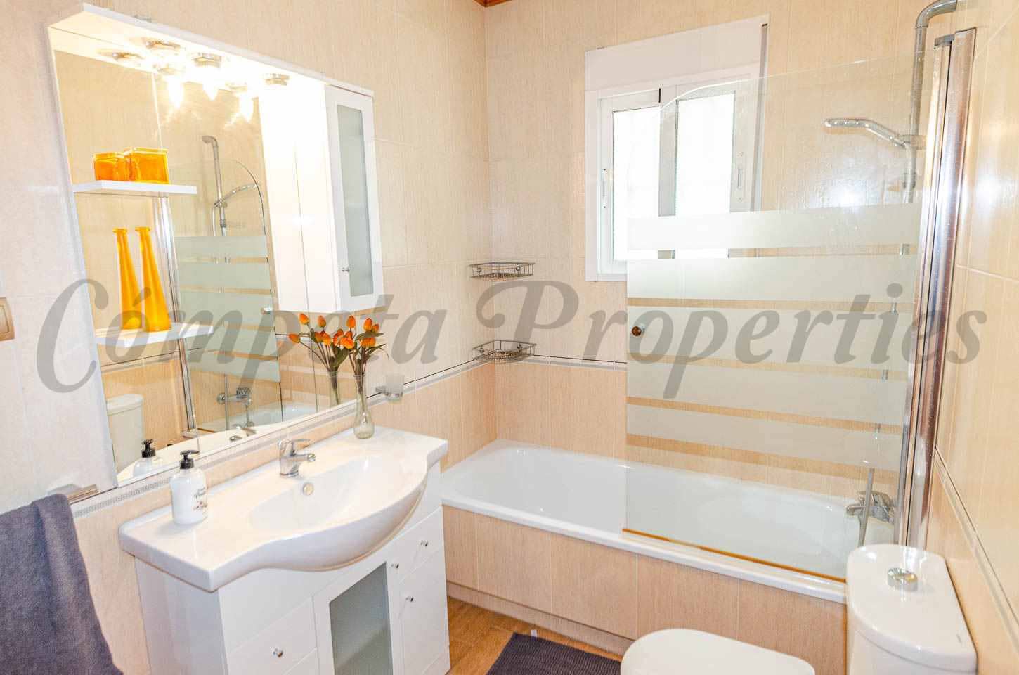 3 quarto Moradia para arrendar em Competa com piscina - 1 500 € (Ref: 9983334)