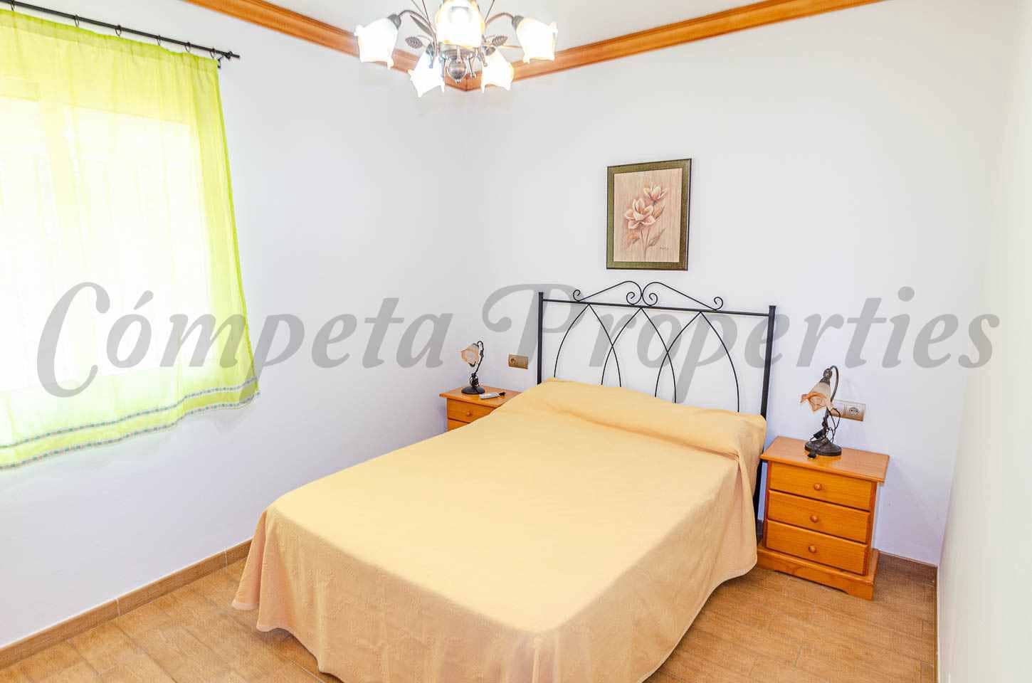 3 quarto Moradia para arrendar em Competa com piscina - 1 500 € (Ref: 9983334)