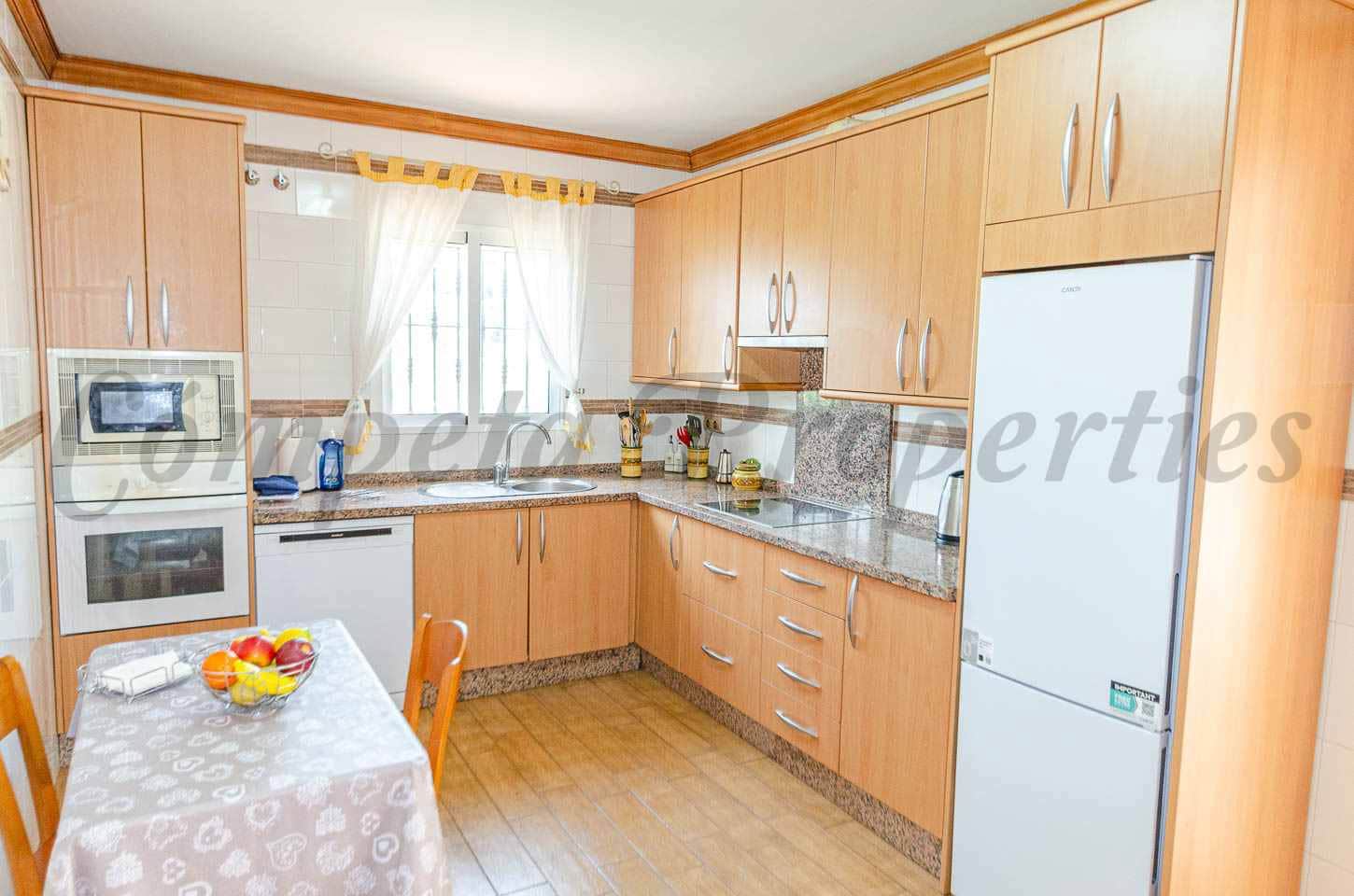 3 quarto Moradia para arrendar em Competa com piscina - 1 500 € (Ref: 9983334)
