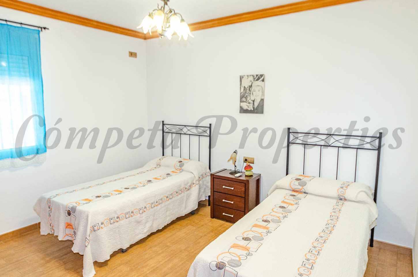 3 quarto Moradia para arrendar em Competa com piscina - 1 500 € (Ref: 9983334)