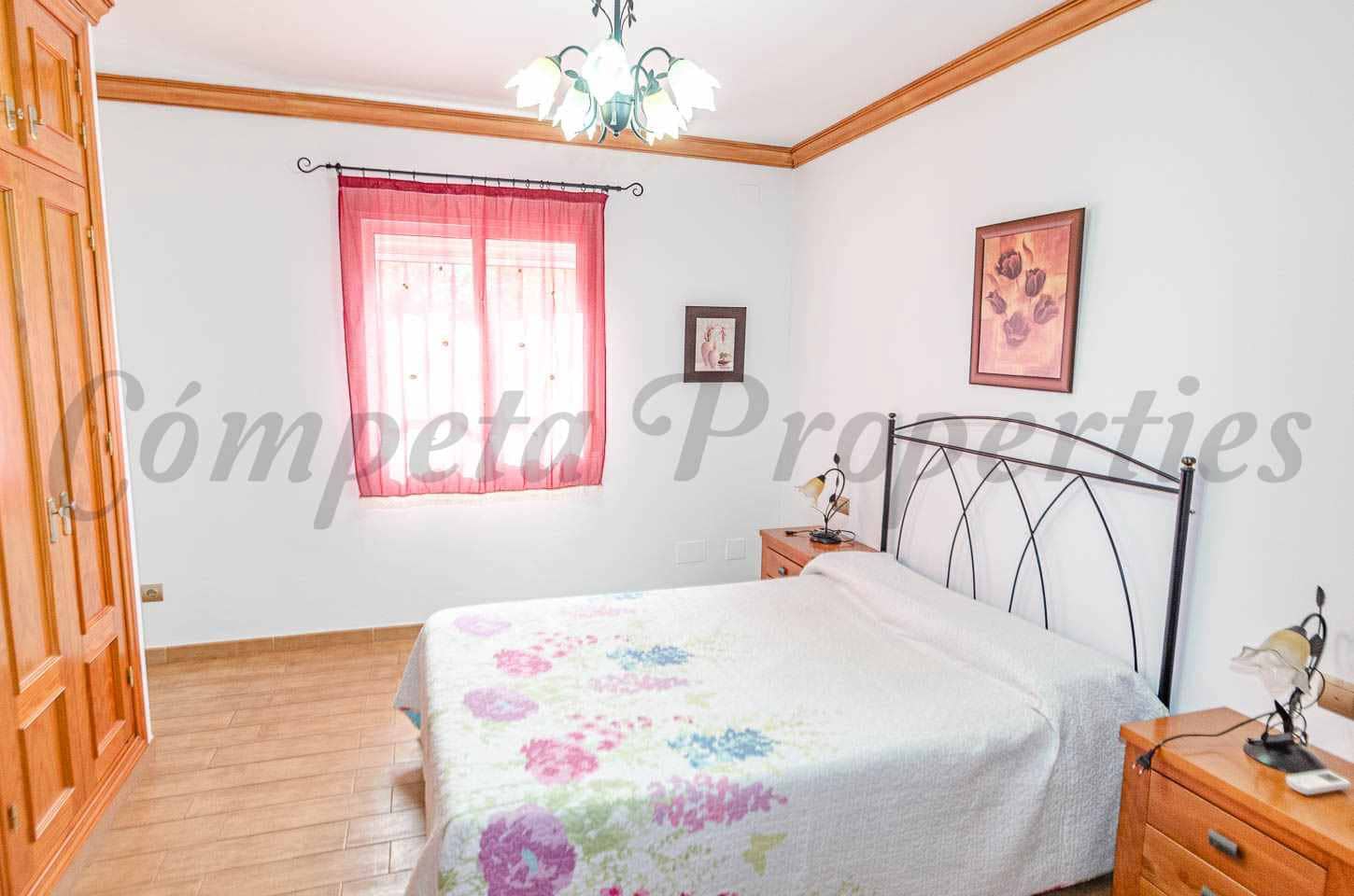 3 quarto Moradia para arrendar em Competa com piscina - 1 500 € (Ref: 9983334)