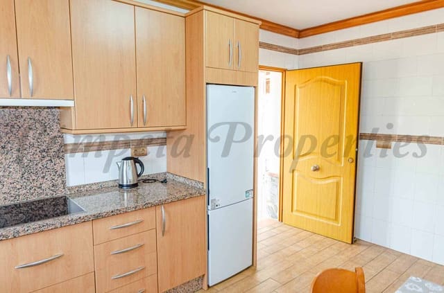 3 quarto Moradia para arrendar em Cómpeta com piscina - 1 500 € (Ref: 9983334)