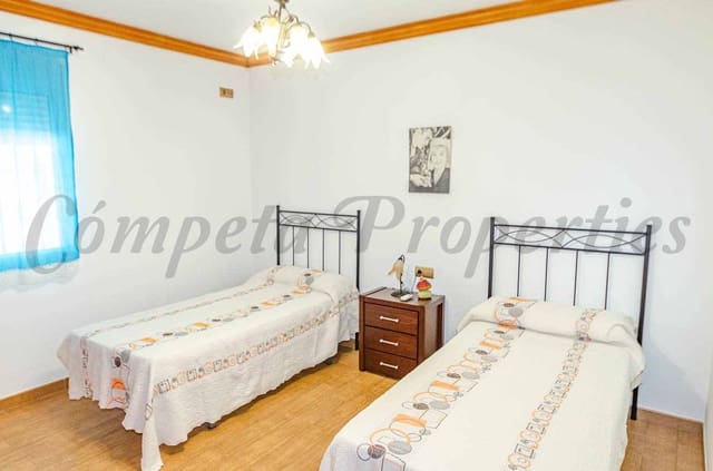 3 quarto Moradia para arrendar em Cómpeta com piscina - 1 500 € (Ref: 9983334)