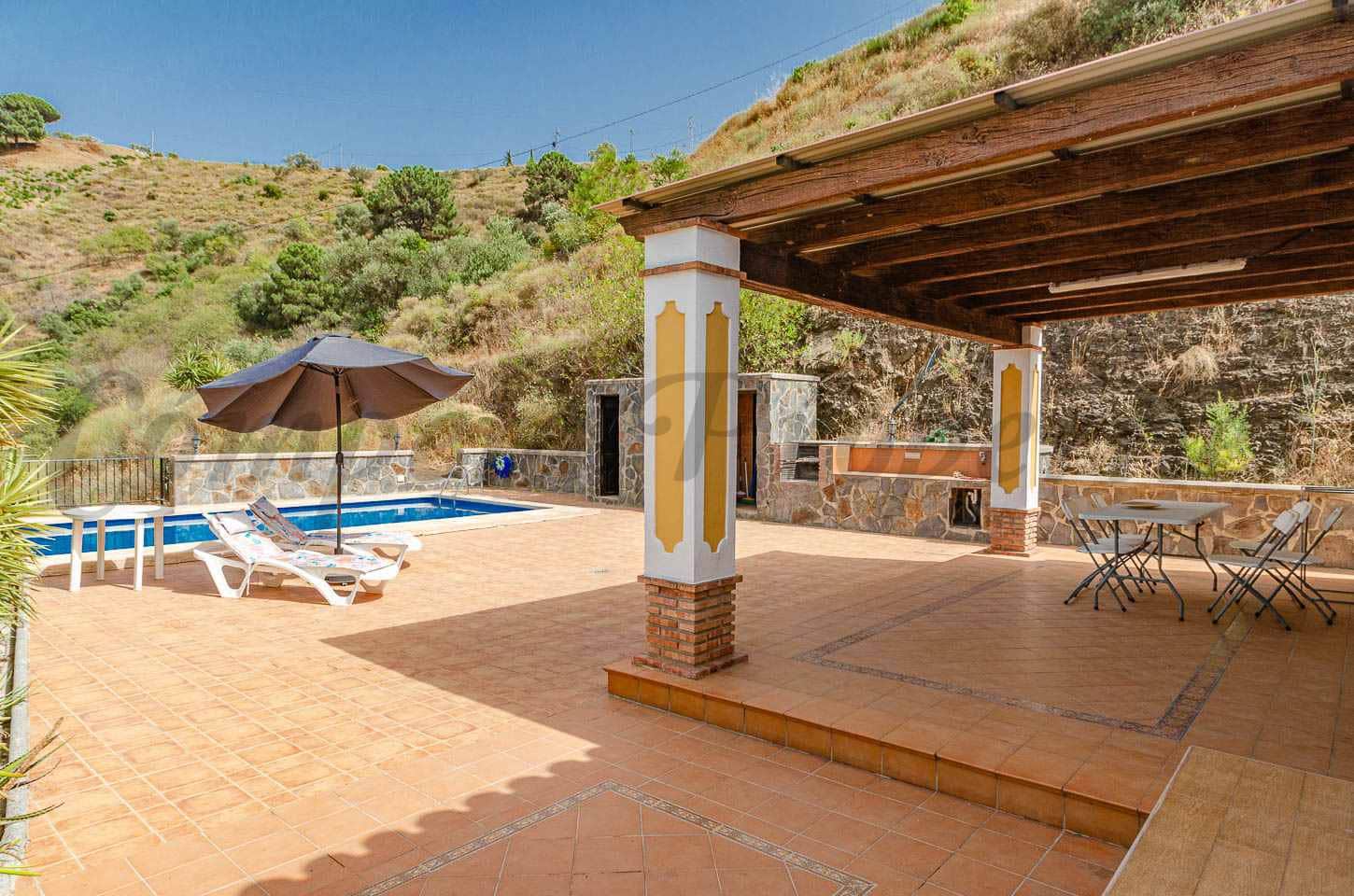 3 quarto Moradia para arrendar em Competa com piscina - 1 500 € (Ref: 9983334)