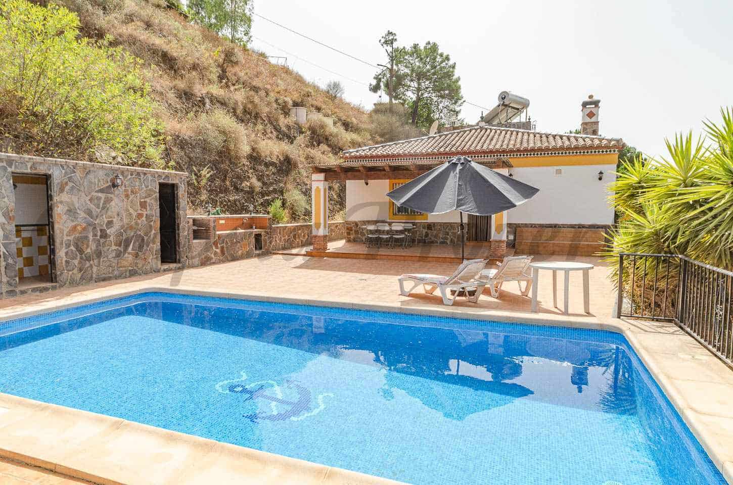 3 quarto Moradia para arrendar em Competa com piscina - 1 500 € (Ref: 9983334)