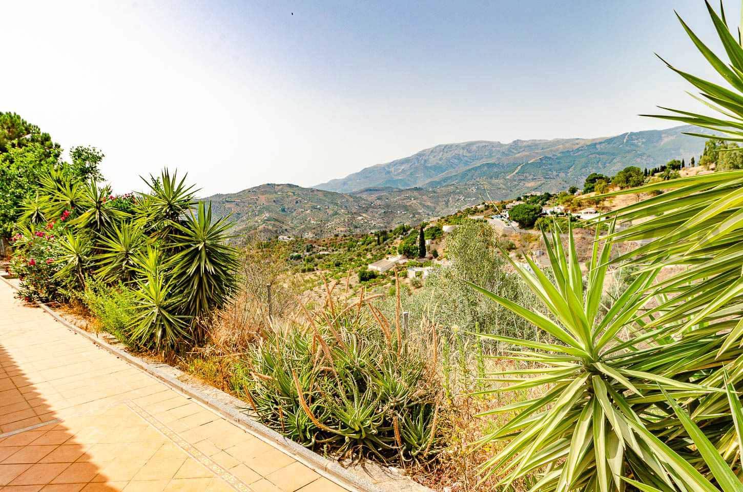 3 quarto Moradia para arrendar em Competa com piscina - 1 500 € (Ref: 9983334)