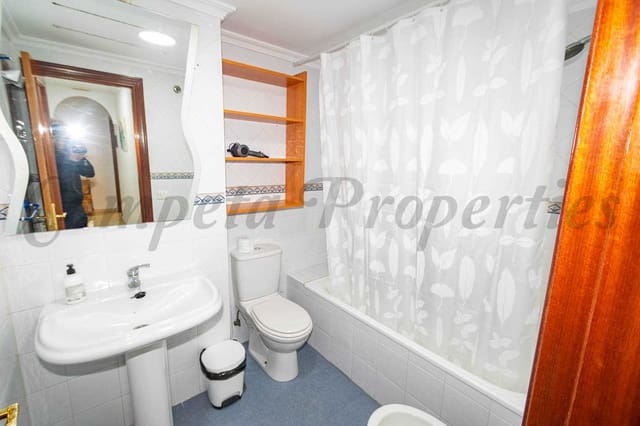 3 quarto Apartamento para arrendar em Torrox-Costa, Torrox com piscina - 850 € (Ref: 9983970)