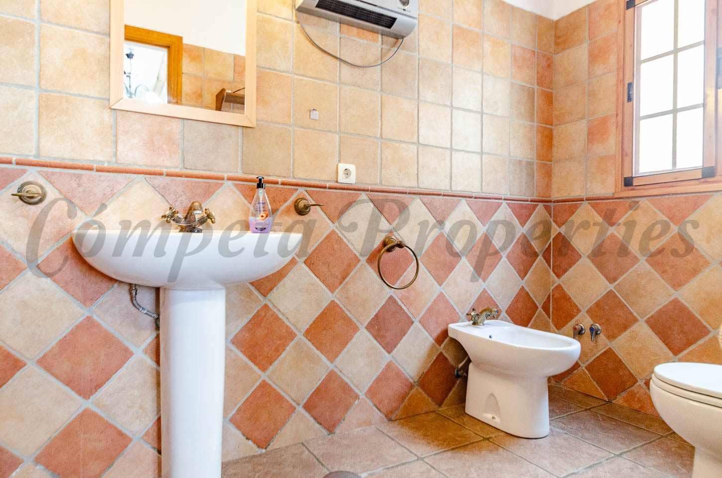 Finca/Maison de Campagne de 3 chambres à louer à Competa avec piscine garage - 1 300 € (Ref: 9993620)