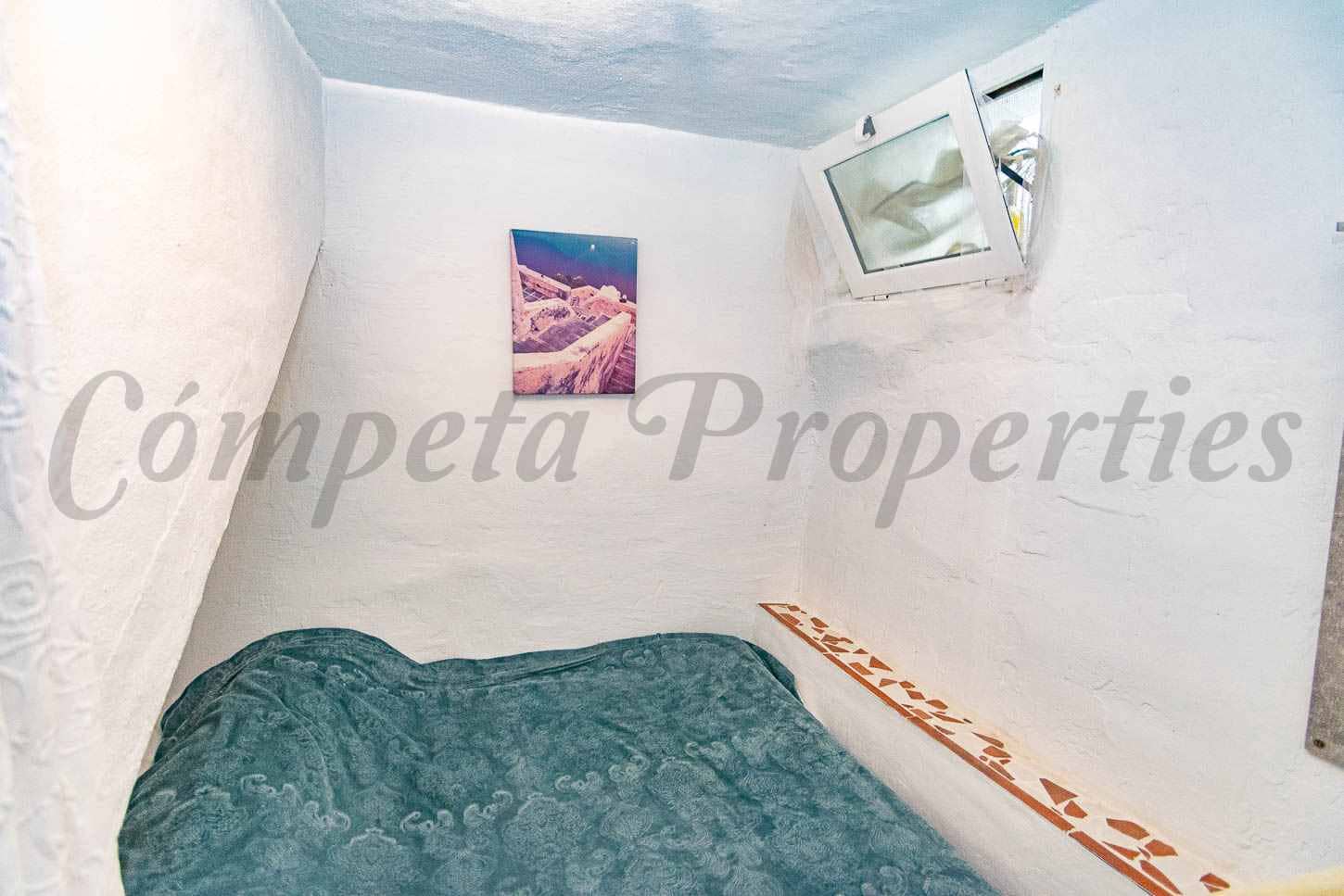 Casa de 2 habitaciones en Torrox en venta - 105.000 € (Ref: 9997723)