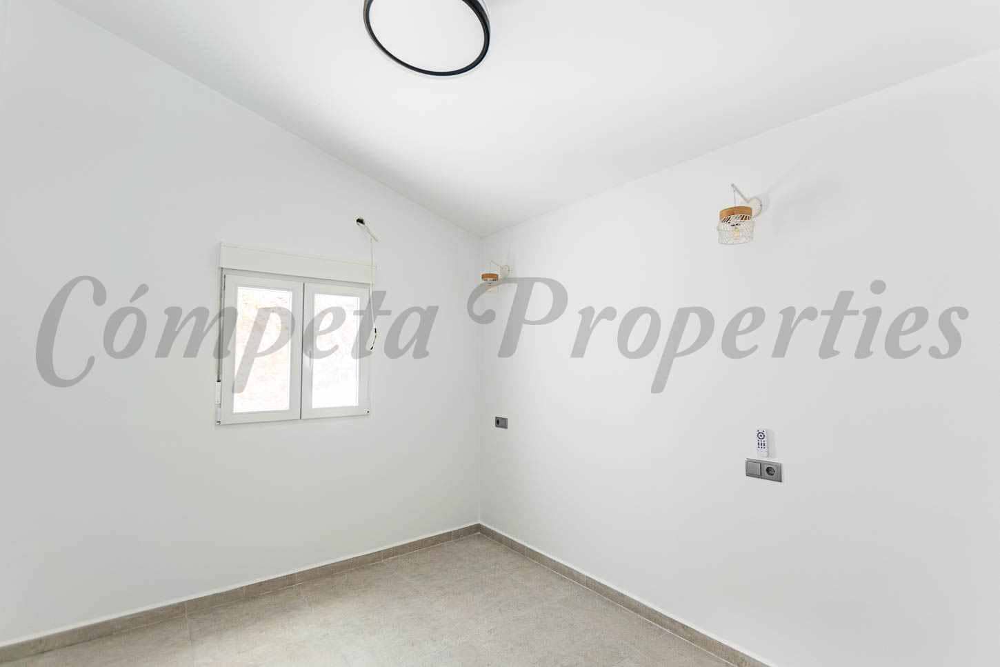 Villa/Maison de 2 chambres à louer à Sayalonga avec piscine - 1 875 € (Ref: 9997766)