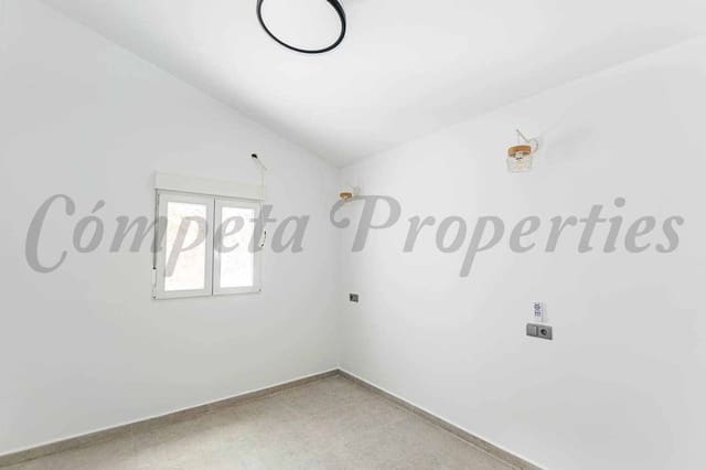 Chalet de 2 habitaciones en Sayalonga en alquiler con piscina - 1.875 € (Ref: 9997766)